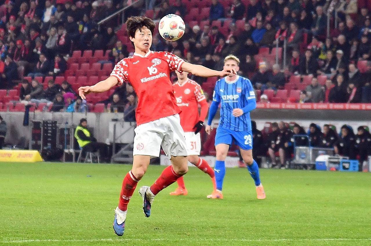 2-1,33岁韩国球员闪耀欧洲:率队终结连续12轮德甲不胜