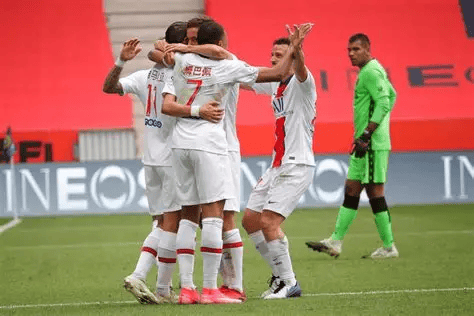 欧冠巅峰对决：巴黎圣日耳曼主场强势，利物浦防线恐难招架